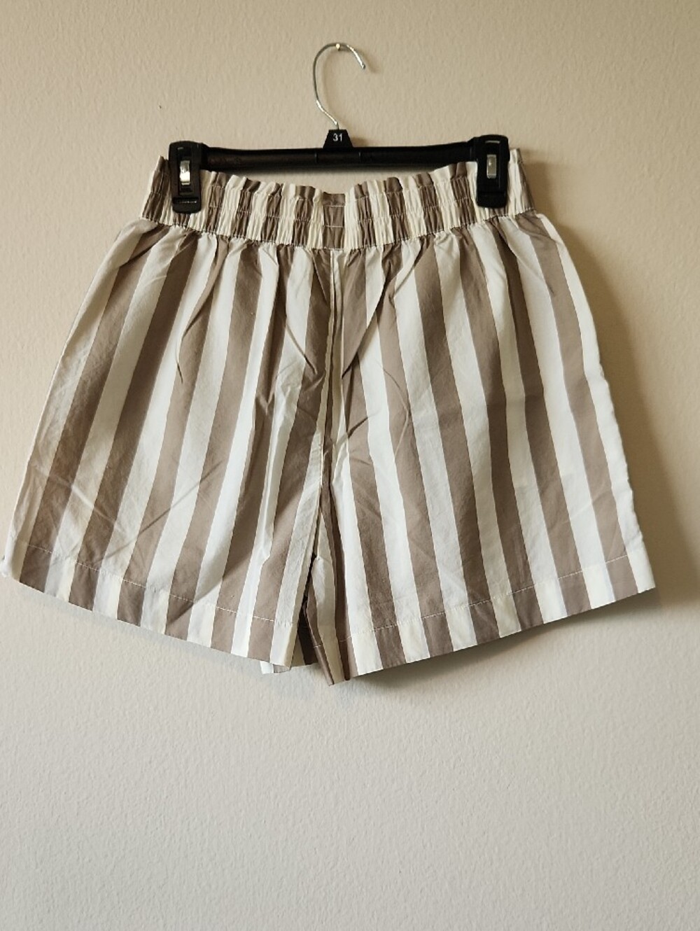 ☀️🍉SALE🍉☀️ aerie - Like New Taupe/Cream Stripe Good Day Shorts - M - Picture 4 of 4